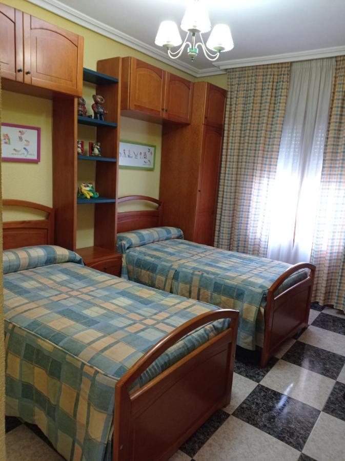 Apartamento Turistico Antigua Universidad Almagro Exterior photo